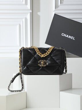 CHANEL CC 19 FLAP BAG MEDIUM IN SHINY LAMBSKIN
